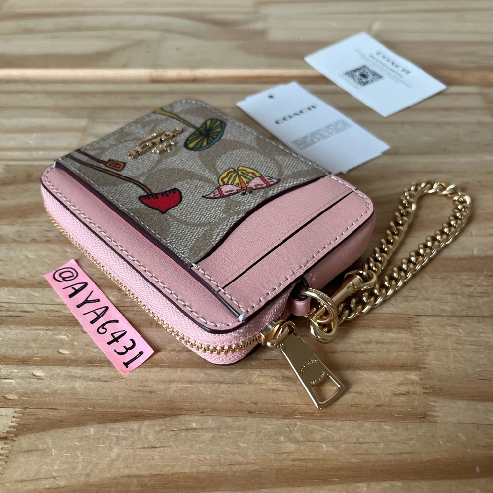 Coach Card Case🎈🎈 - Picture 3 of 9